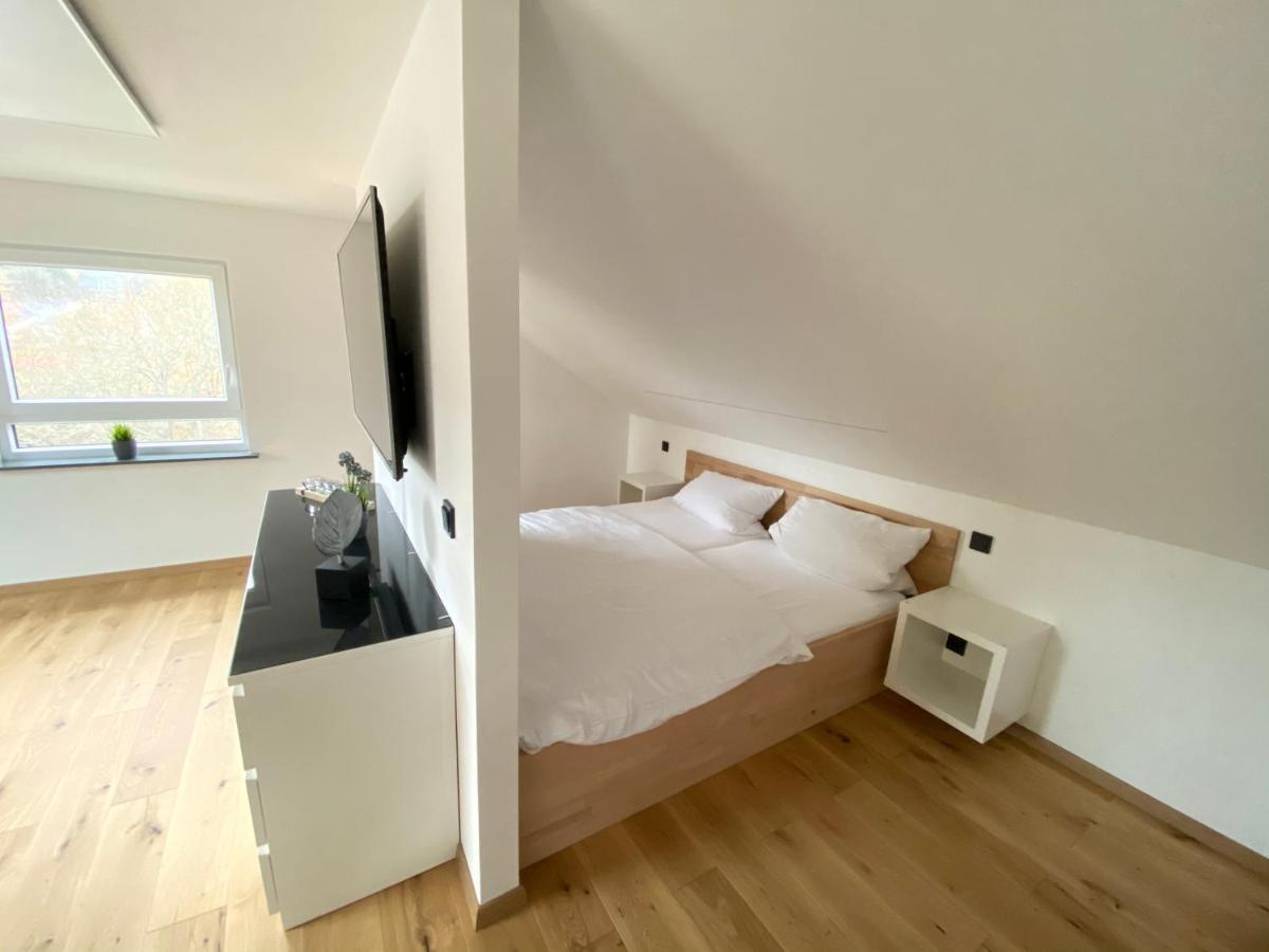 Uraha Apartments 헤르초게나우라흐 외부 사진